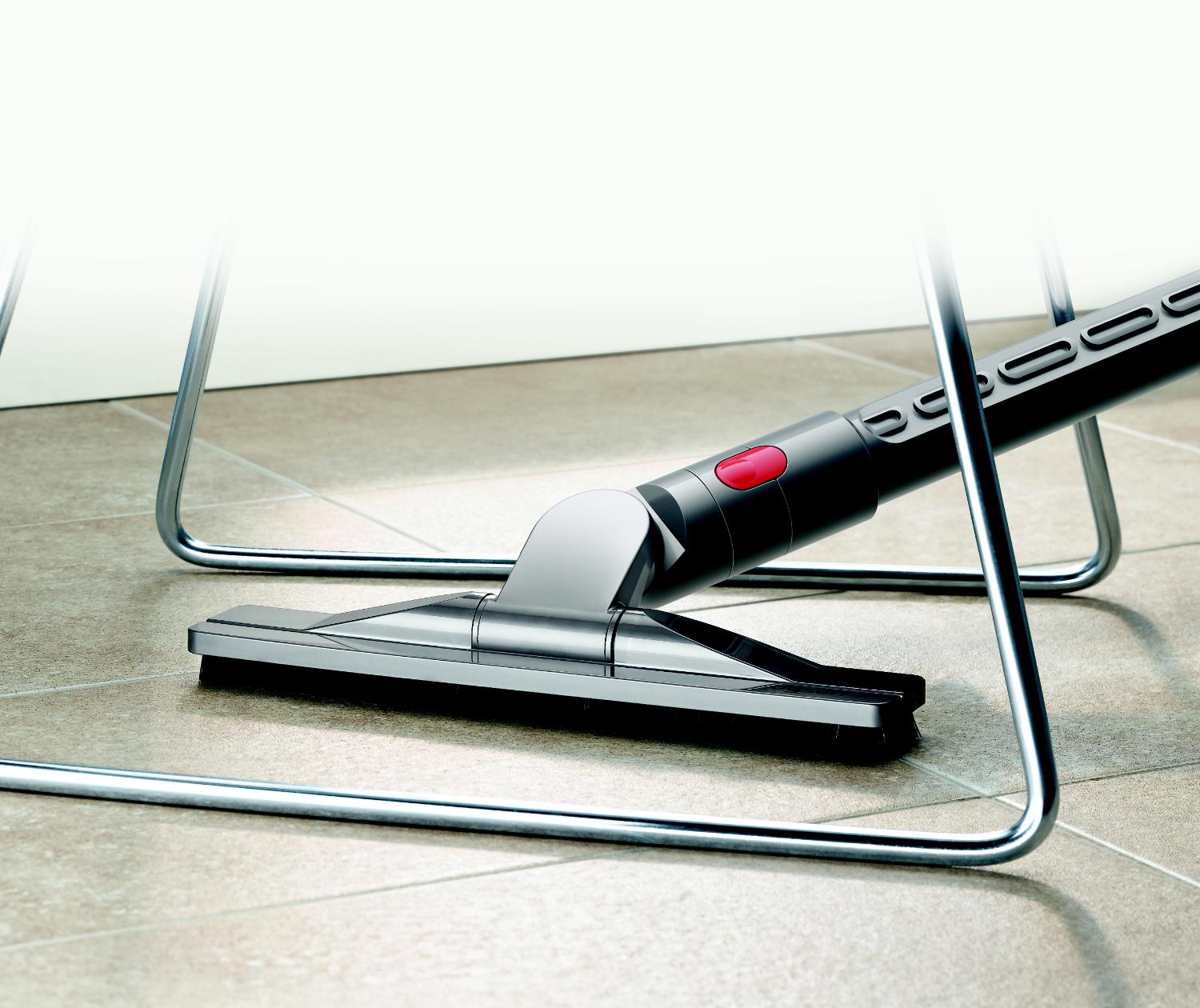 Brosse pour sols durs articulée à détachement facile en cours d’utilisation
